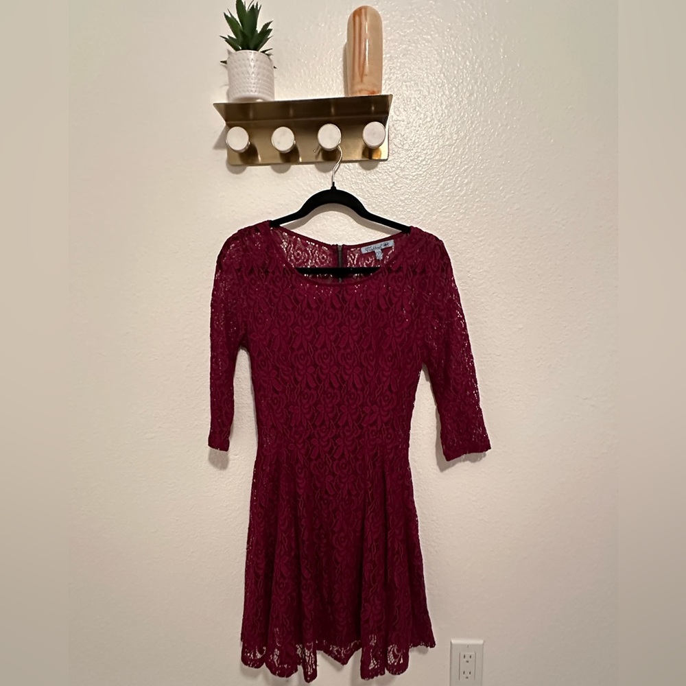 Beautiful Burgundy Lace Dress with Zipper